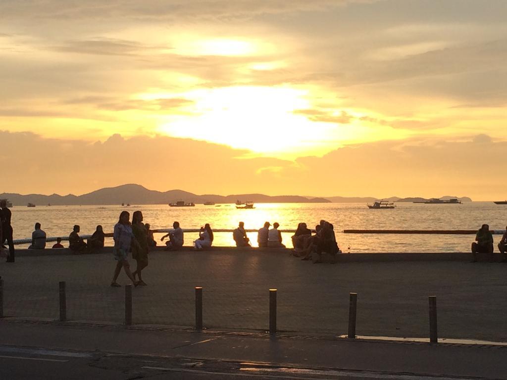 Asia Backpackers Pattaya Eksteriør billede